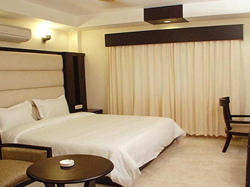Hotel Meridian Plaza Нью-Делі Екстер'єр фото